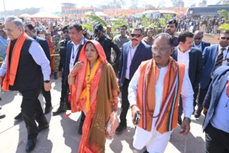 All the guests including Chief Minister Vishnudev Sai, Governor and Assembly Speaker reached Arel Ghat.