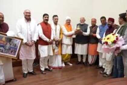 UTTARKASHI: Chardham pilgrim priests invited PM Modi to 'Chardham'