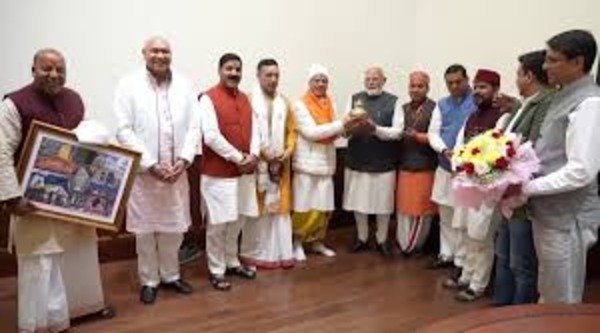 UTTARKASHI: Chardham pilgrim priests invited PM Modi to 'Chardham'