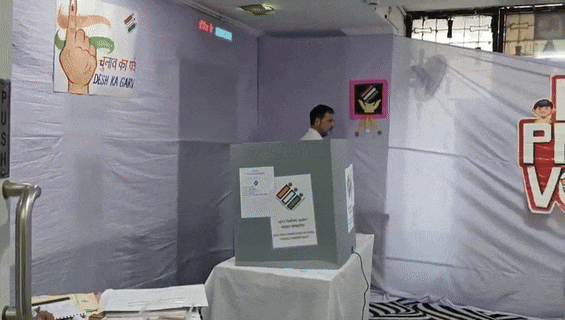 Rahul Gandhi casts his vote, appeals to Delhiites to vote