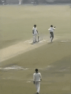 RANJI TROPHY: Virat's fans entered the stadium, touched his feet, before this the fan had come to meet Pujara.