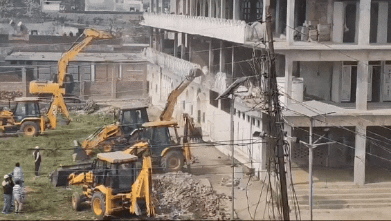 This 25 year old mosque in Hata, Kushinagar was demolished on the charges of illegal occupation of government land.