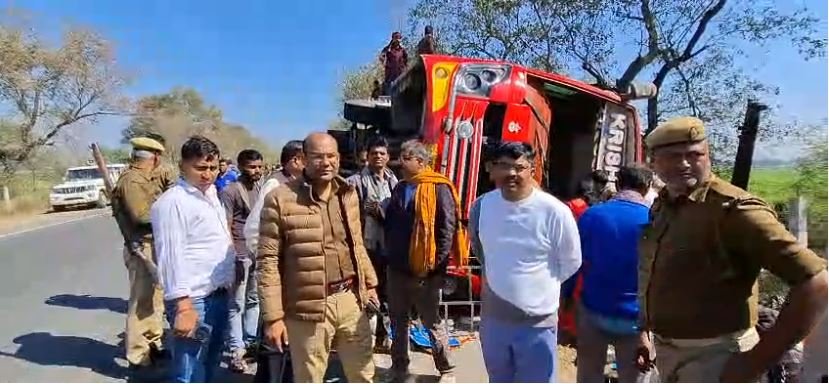 In Chitrakoot district, a private bus filled with devotees lost control and overturned due to tire burst.