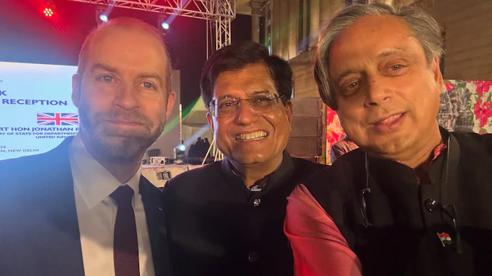 FTA से सेल्फी तक: थरूर की सियासत में नई चर्चा