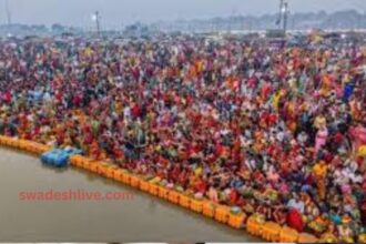 Flowers showered on devotees on Mahashivratri, the city echoed with the praises of Mahadev.