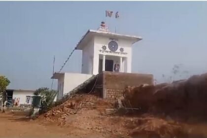 Dabra Breaking: Encroachment on government land. Complete encroachment on Buddhism and Ambedkar memorial built on Simaria Tekri.