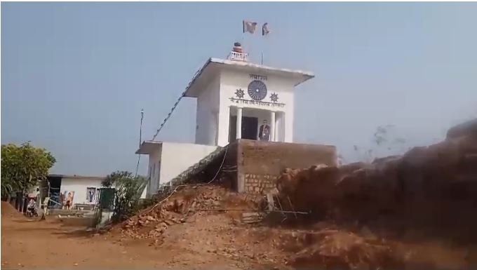 Dabra Breaking: Encroachment on government land. Complete encroachment on Buddhism and Ambedkar memorial built on Simaria Tekri.