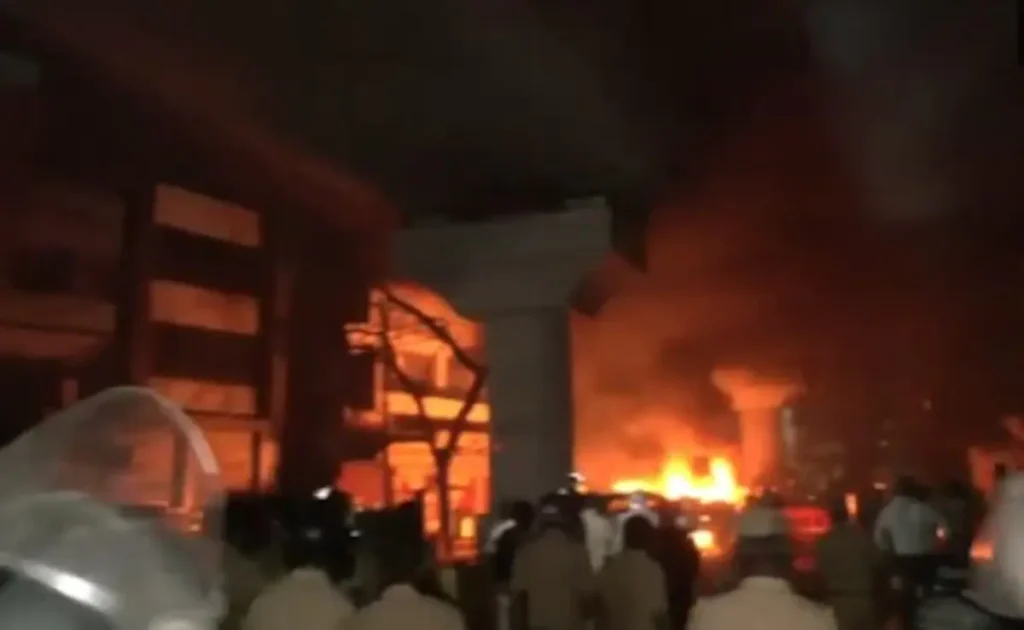 औरंगजेब कब्र विवाद: नागपुर में तनाव