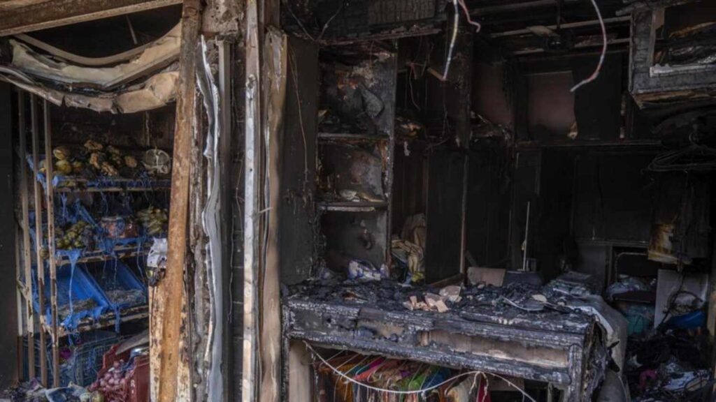 मुंबई में आधी रात को भयानक आग, जानिए कैसे बची 3 लोगों की जिंदगी!