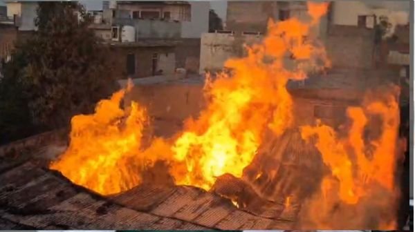 Huge fire in a wood saw mill in Gohana, loss of lakhs