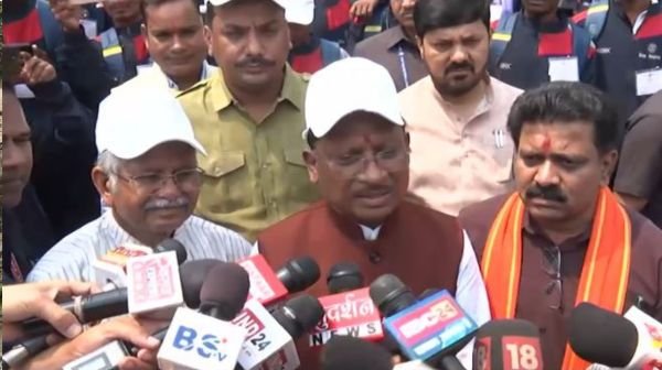 Chief Minister met the youth of Naxal-affected Bijapur