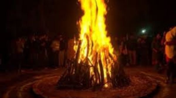 Holika Dahan today: Auspicious time from 11:30 pm due to Bhadra
