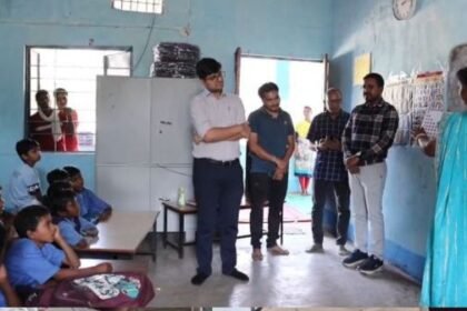 Bijapur: Collector celebrated birthday in school, invited dinner with students