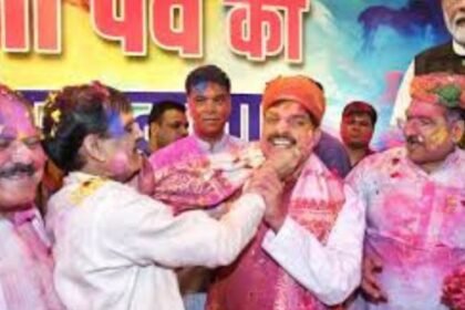Holi 2025: Celebration of colors in Madhya Pradesh, CM Mohan Yadav played gulal
