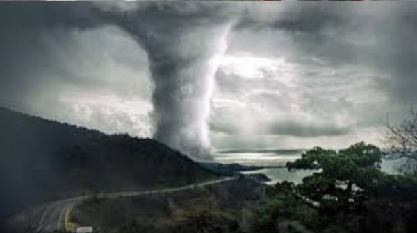 Storm wreaks havoc in America, 32 people dead, massive destruction in many states