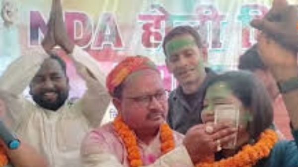 JDU MLA Gopal Mandal's colorful style, Holi Milan ceremony video goes viral