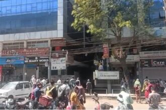Bhopal: Fire broke out in the office of Mansarovar Complex, a major accident was averted.