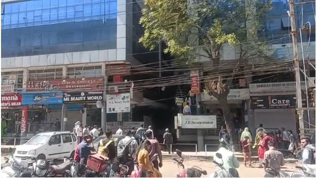 Bhopal: Fire broke out in the office of Mansarovar Complex, a major accident was averted.