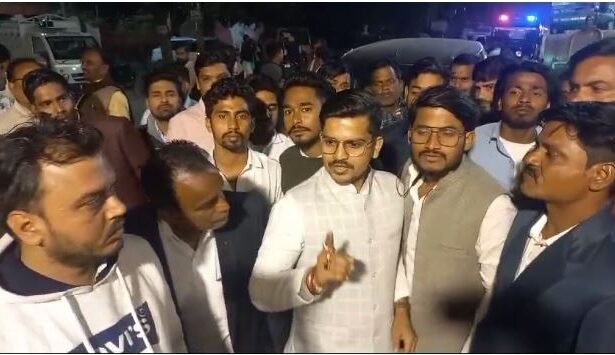 Chaos in the wedding procession: Masked miscreants looted Rs 4 lakh from the groom's father