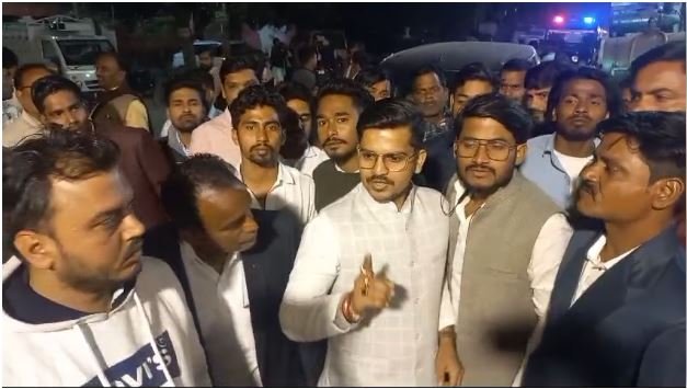 Chaos in the wedding procession: Masked miscreants looted Rs 4 lakh from the groom's father