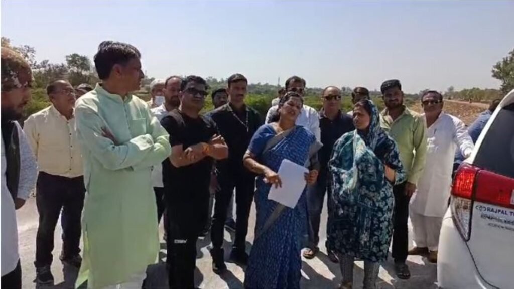 Road work from Bhopal Tiraha to Budhni, Rajya Sabha MP inspected