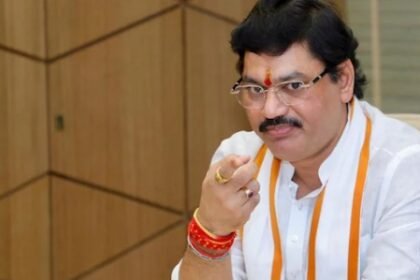 Turmoil in Maharashtra politics