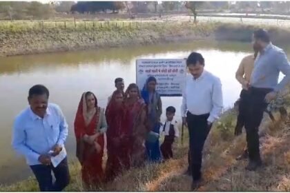 Collector Shailendra Singh inspected Madhya Pradesh's first freshwater pearl farming project in the district