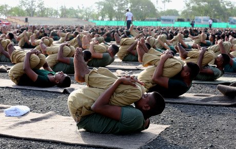 सुदर्शन चक्र कोर ने भोपाल में योग कार्यशाला आयोजित की, जवानों और परिवारों ने किया प्रतिभाग