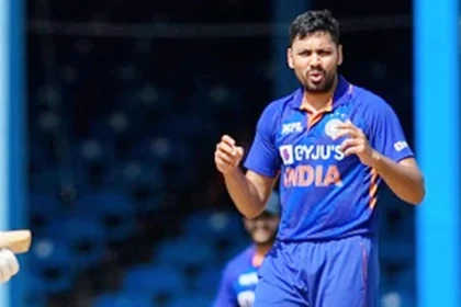 आवेश खान की गेंदबाजी शैली और ताकत: उनकी स्पीड, स्विंग और डेथ ओवर में कमाल