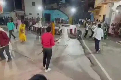 Lathmar Holi of Barsana is also celebrated in Bina