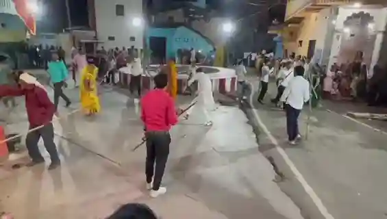 Lathmar Holi of Barsana is also celebrated in Bina