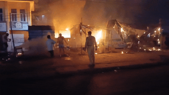 Raipur: Fire broke out in Sarona area, many carts and shops burnt to ashes