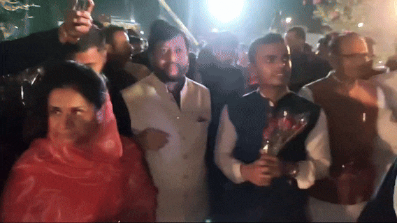 Dewas royal family gave grand welcome to Kartikeya Chauhan's wedding procession