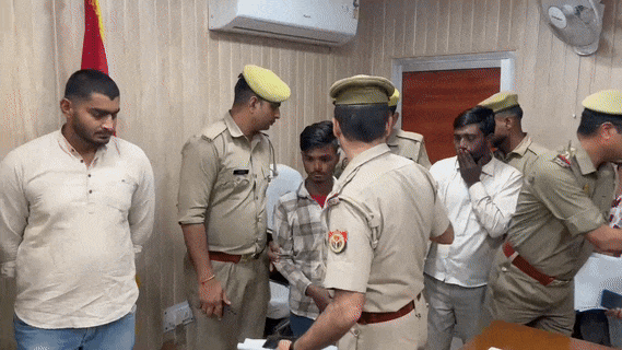 Police encounter in Firozabad: 4 criminals of arms smuggling gang arrested