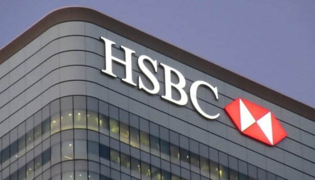 बोनस की उम्मीद में बैठे बैंकरों को एचएसबीसी ने दिया झटका – नौकरी गई, बोनस भी नहीं