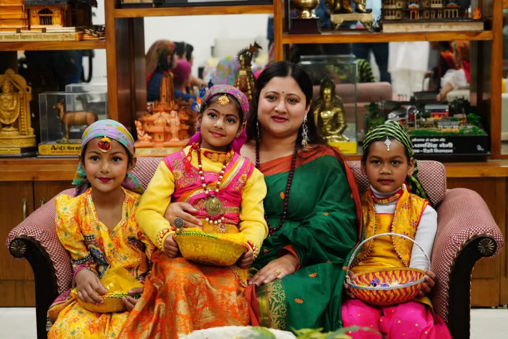 Chief Minister Dhami was colored in the color of PhulDei, celebrated folk festival with children!