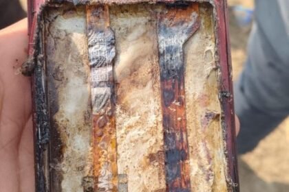 जेब में रखा मोबाइल फटा