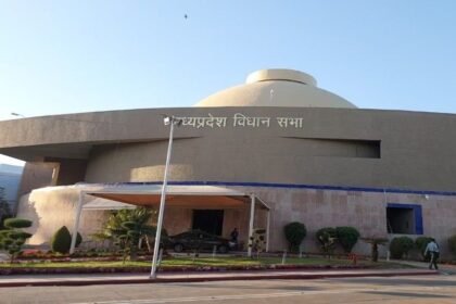 भोपाल: मोहन यादव सरकार ने कर्मचारियों का बुढ़ापा लूटा? ओल्ड पेंशन स्कीम पर बवाल!