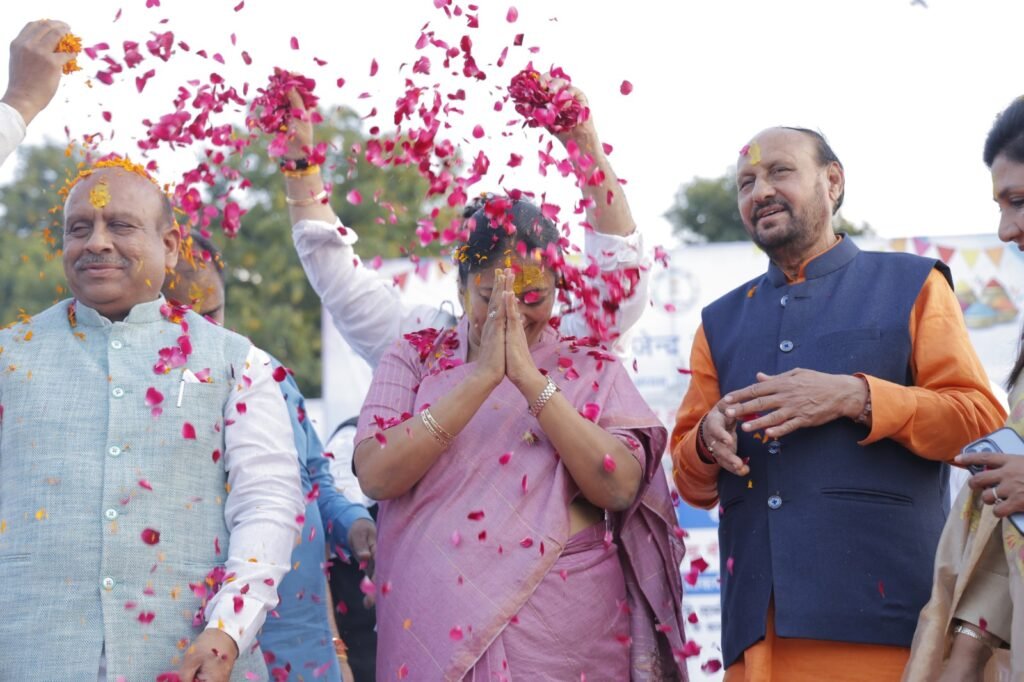 Holi is celebrated in the country, CM Rekha Gupta gave best wishes,