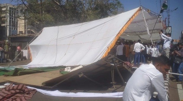 The stage collapsed during the Kisan Congress demonstration, many injured