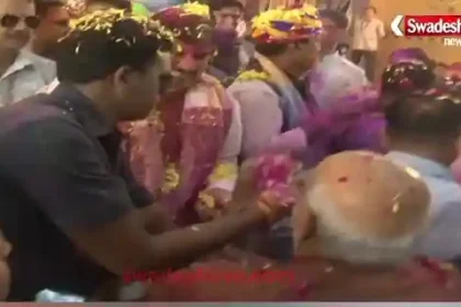 Bhopal: Colourful celebration of Holi, Swadesh channel head along with CM threw gulal