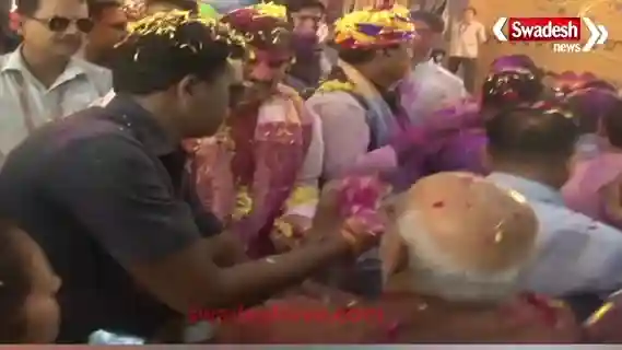 Bhopal: Colourful celebration of Holi, Swadesh channel head along with CM threw gulal