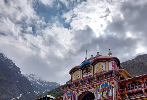 उत्तराखंड में धार्मिक पर्यटन को बढ़ावा: आर्थिक प्रभाव और विकास रणनीतियाँ