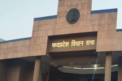 कांग्रेस विधायक ने उठाया मामला: जबलपुर के कॉलेज में आर्ट्स प्रोफेसर 9 साल से साइंस प्रिंसिपल