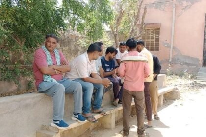 जबलपुर के बड़ोदा गांव में एक घर में लटका