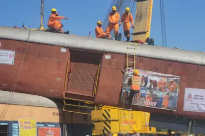 मध्य प्रदेश में बड़ा ट्रेन हादसा! दो ट्रेनें एक-दूसरे पर चढ़ गईं, जानें क्या हुआ?