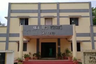 Mungeli: Accused of grabbing land and illegally collecting Rs 60 lakh absconding