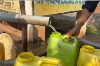 There is a severe water crisis in Anjora Dhaba of Durg district, people are struggling for a drop of water