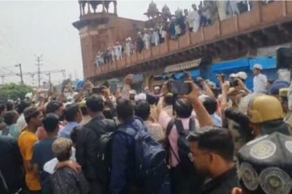 Agra Breaking: Chaos after Namaz in Jama Masjid