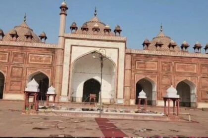 Agra: Head of a banned animal found in Jama Masjid, tension in the area...